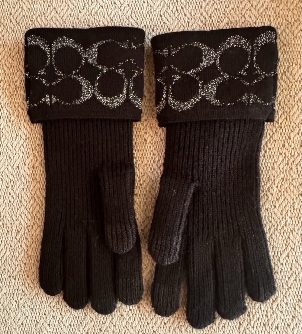 Coach Limited Edition Knit Logo Casual Glove Merino Wool Blend Black Touchscreen